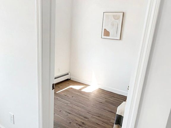 3rd image of 132 Bayview Ave #2