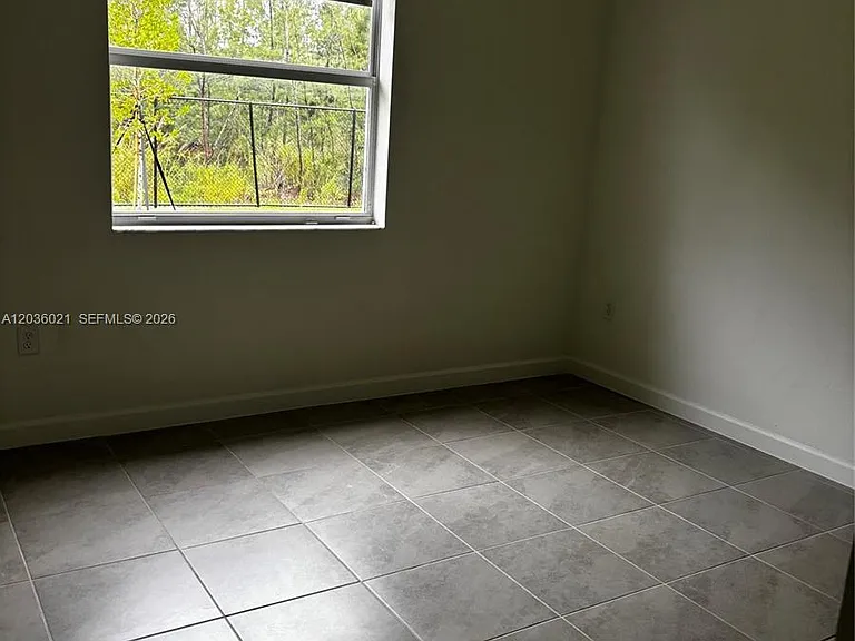 2342 SE 30th St — Photo 7