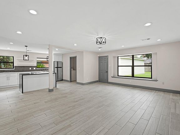 4th image of 5522 Braesvalley Dr
