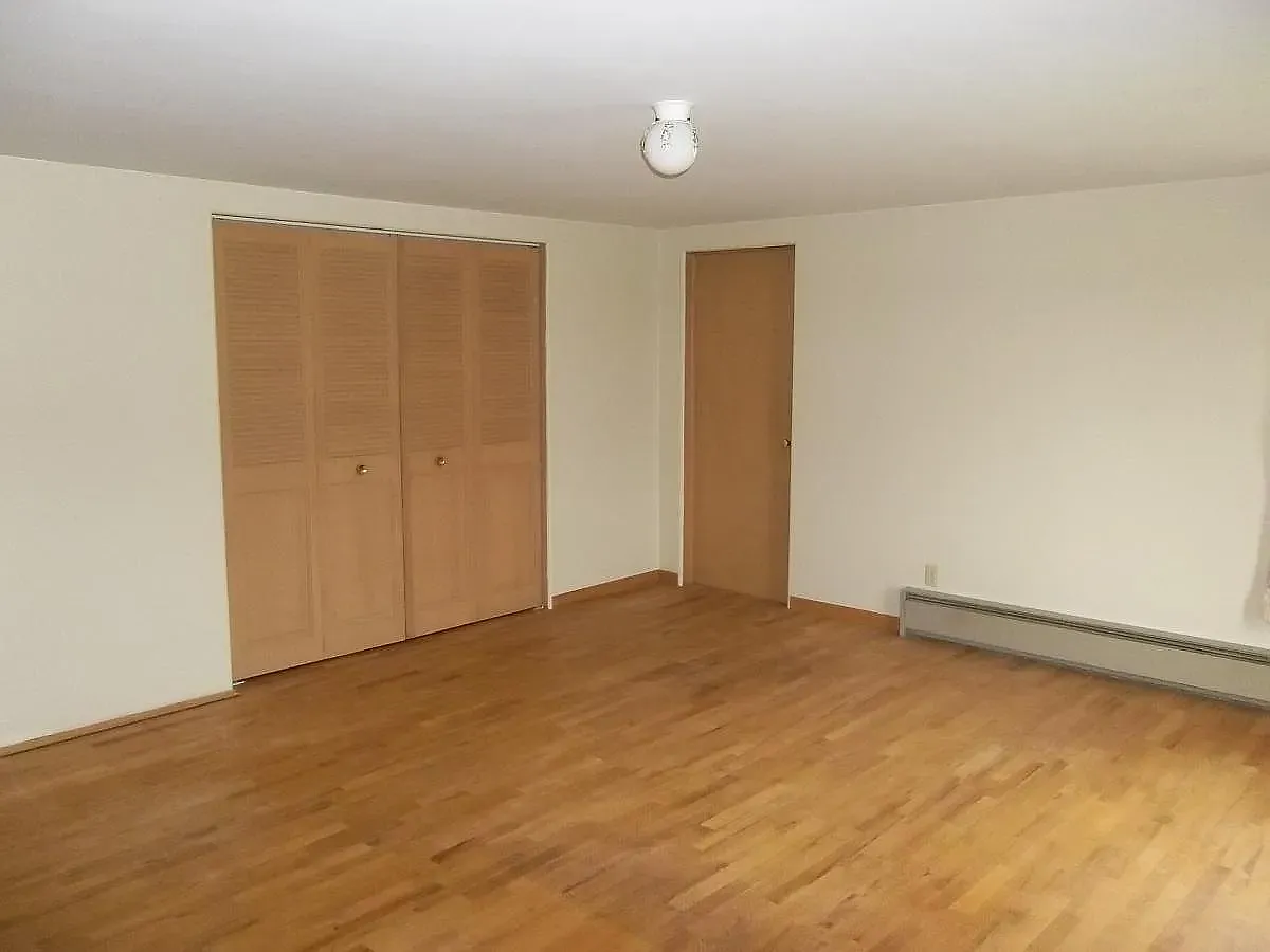 4 bed, 2000 sqft, $1,800 — Photo 3