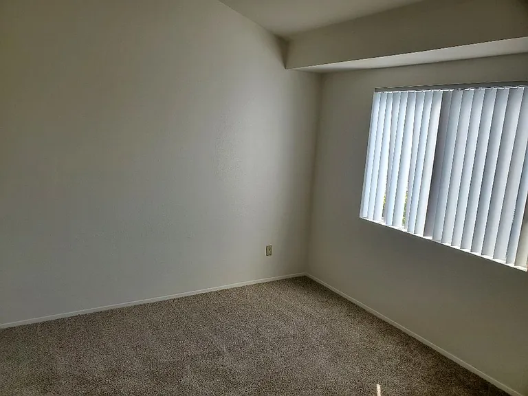 2208 Kings View Cir — Photo 11