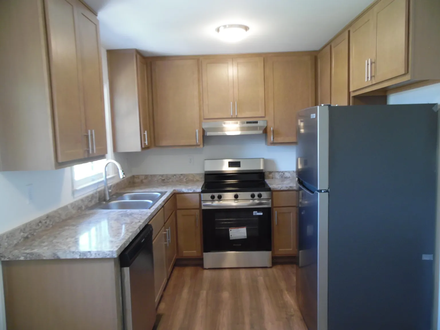 4 bed, 1.5 bath, 1944 sqft, $1,750 — Photo 3