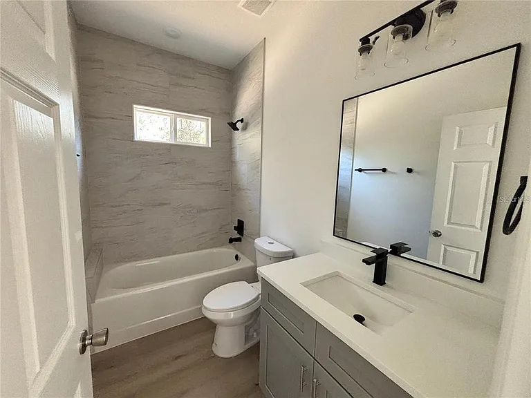 2349 W Oakland Ln — Photo 11