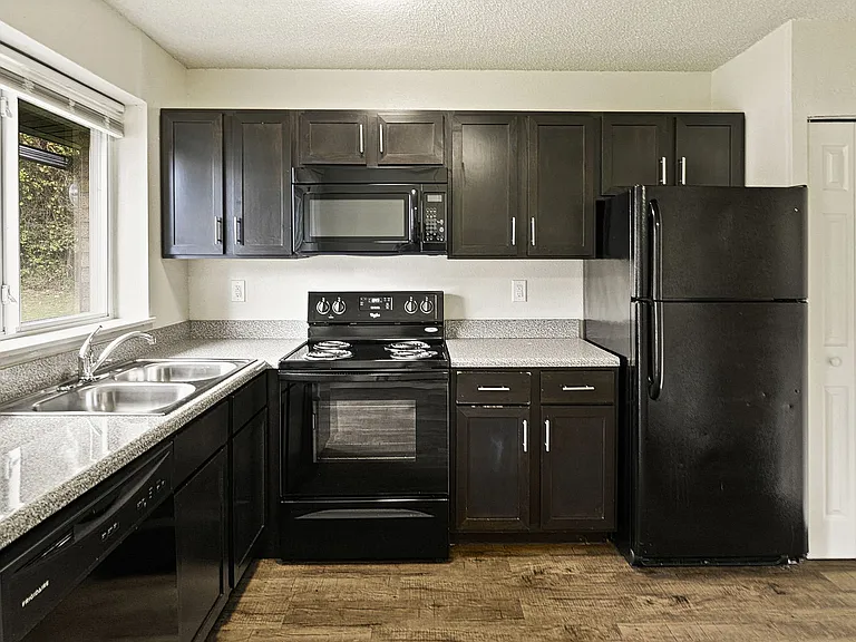 Westport Crossing Apartments — Photo 114