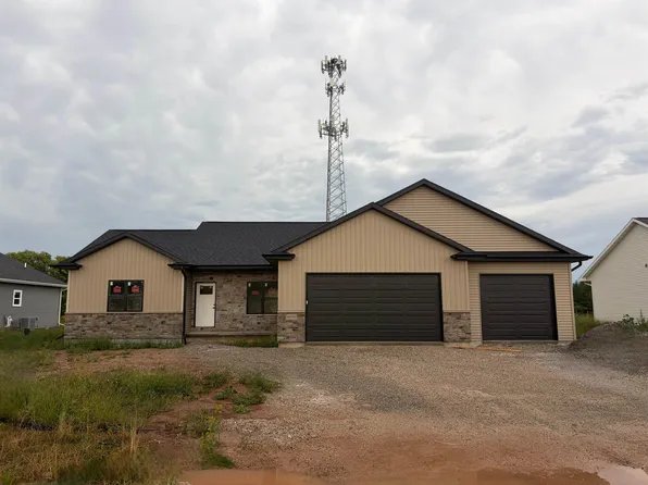 W5765 Roundstone Pl, Menasha, WI 54952