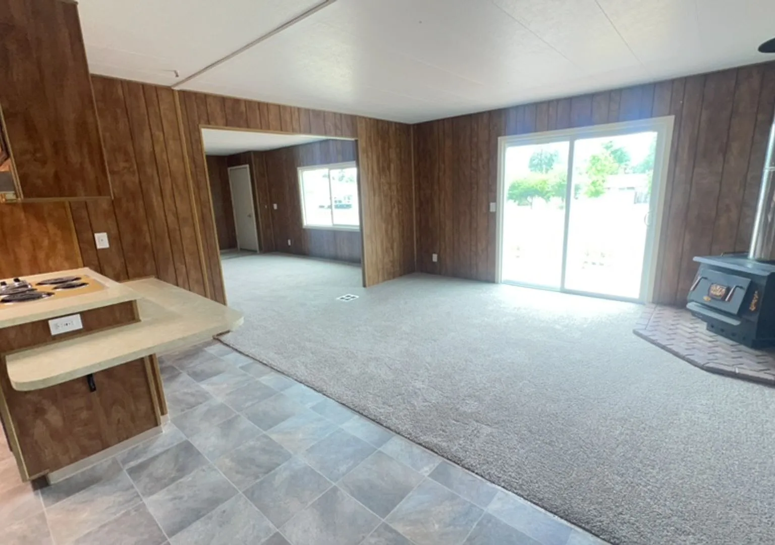 4366.1t - 829 West Harbeck Rd. — Photo 2