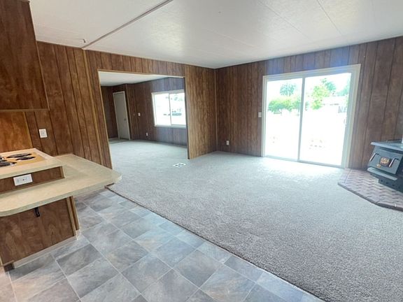 2nd image of 829 W Harbeck Rd #1