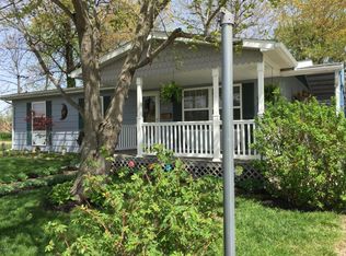 1303 Adams Ave, Johnston City, IL 62951