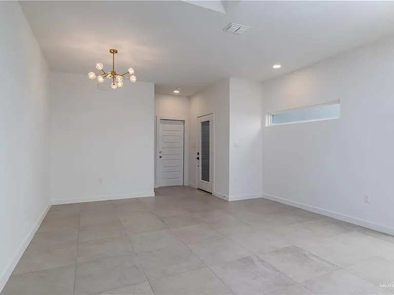 2629 Warbler Ave — Photo 4