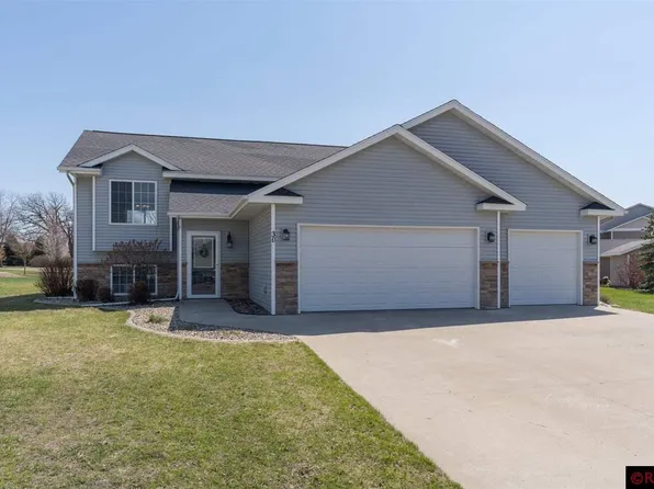 30 Arlington Ct, North Mankato, MN 56003