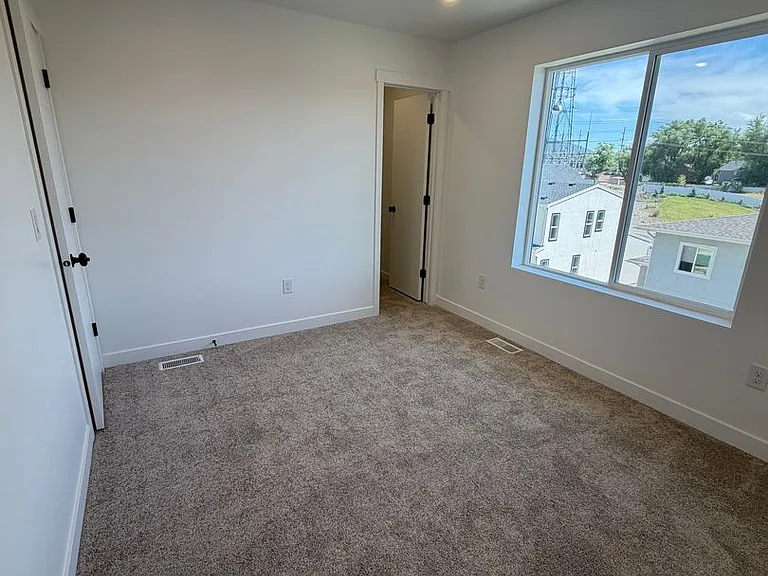 909 Bullion St — Photo 35