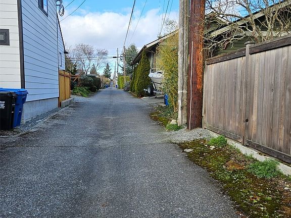 4th image of 5912 45th Avenue SW