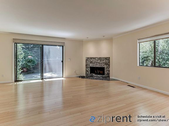 3rd image of 200 Escallonia Dr