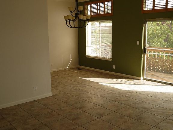 Living room / dining room