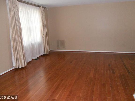 4th image of 3266 Holly Berry Ct