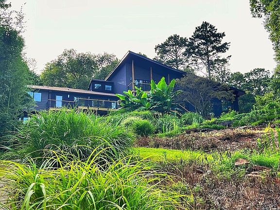 2nd image of 602 Lake Dr