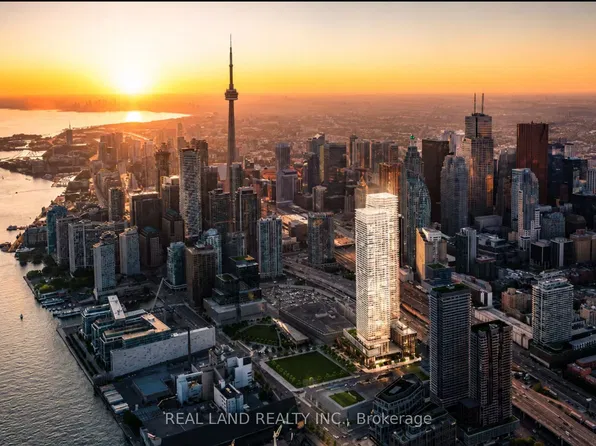 138 Downes St #6802, Toronto, ON M5E 0E4
