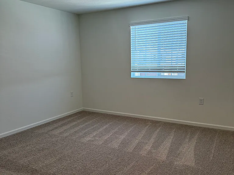 556 Rosedale Way — Photo 6