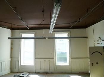 5th image of 39 Railroad Ave