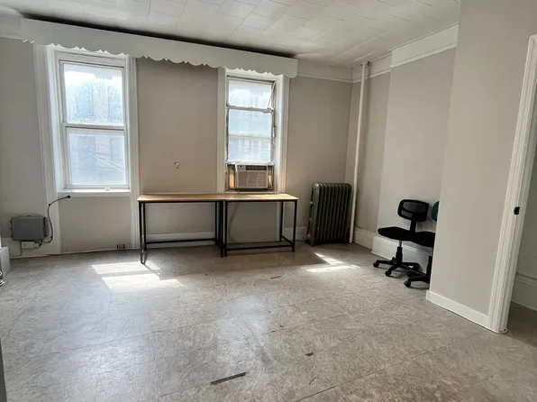 331 Baldwin Avenue image 2 of 6