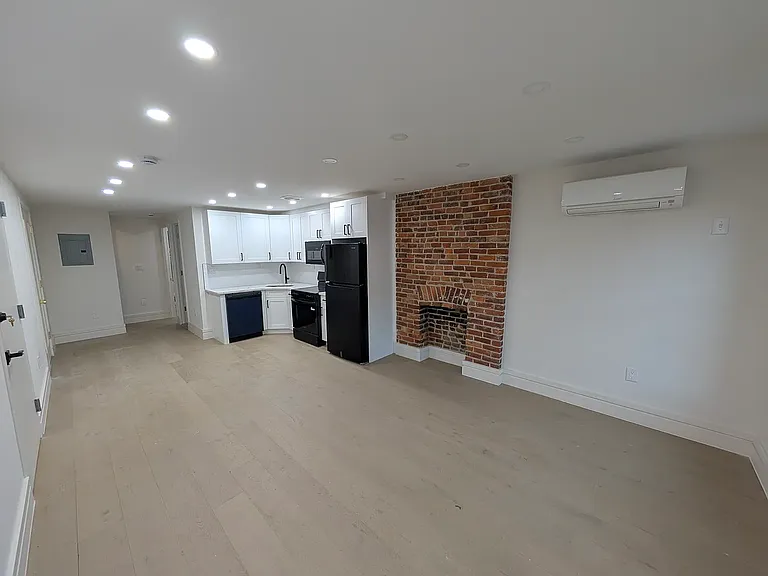 242 Albany Ave #2 — Photo 3