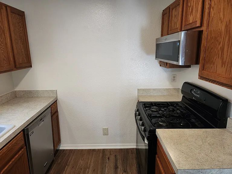 1609 E 66th Pl — Photo 10