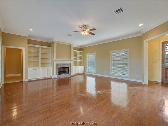 3rd image of 13652 Suzanne Pl