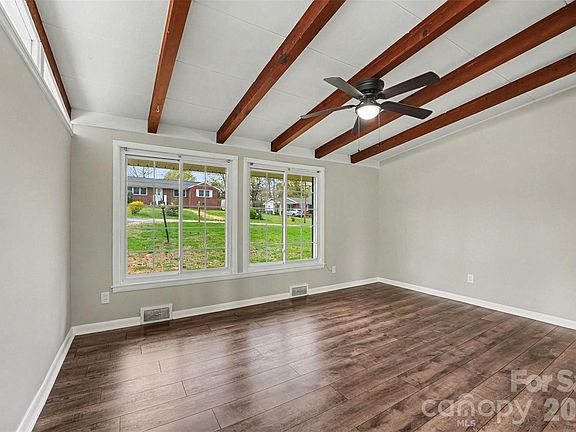 5th image of 518 Annex Ave