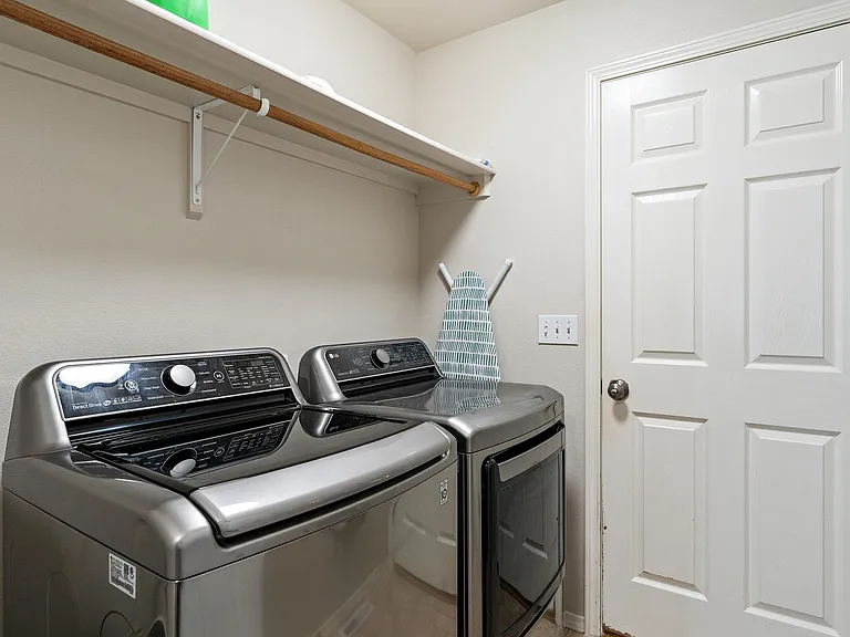 3928 N Weston Ave — Photo 13