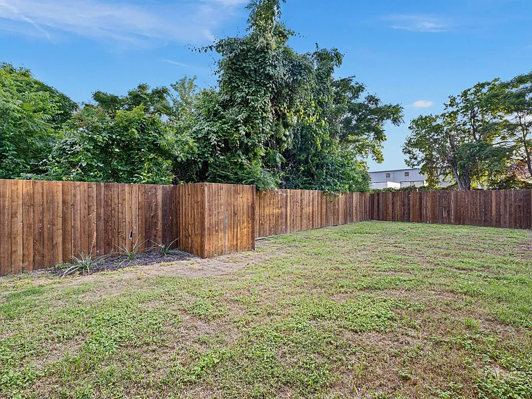 2811 Harston St — Photo 16