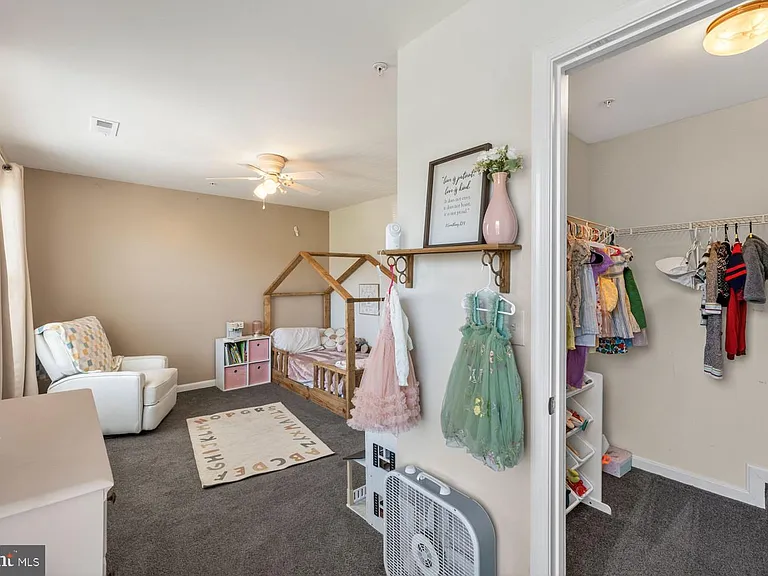 121 Polo Way — Photo 29