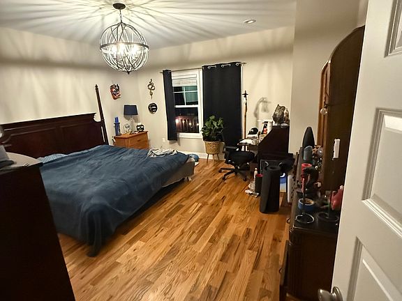 4th image of 218 Oak Meadow Ln