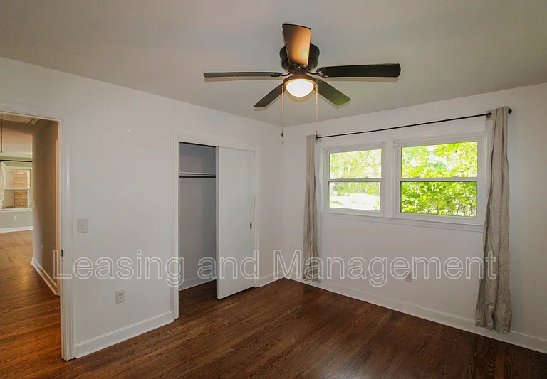 927 Holly Ct — Photo 14