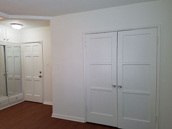 5th image of 236 S Sycamore Ave APT 20