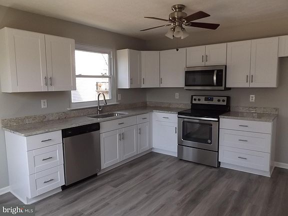 4th image of 1052 5th St