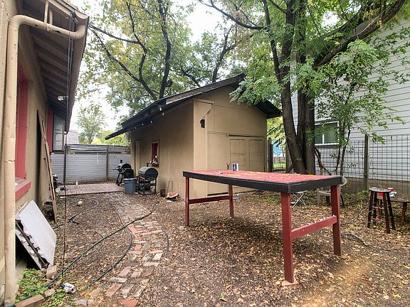 2nd image of 2815 Salado St #1