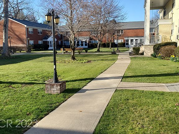 3rd image of 62 Regency Park #62