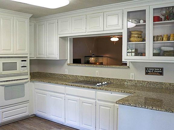 5th image of 323 E Robinwood Dr
