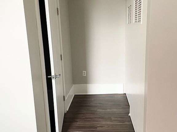 5th image of 340 Saint Clair Ave APT 108