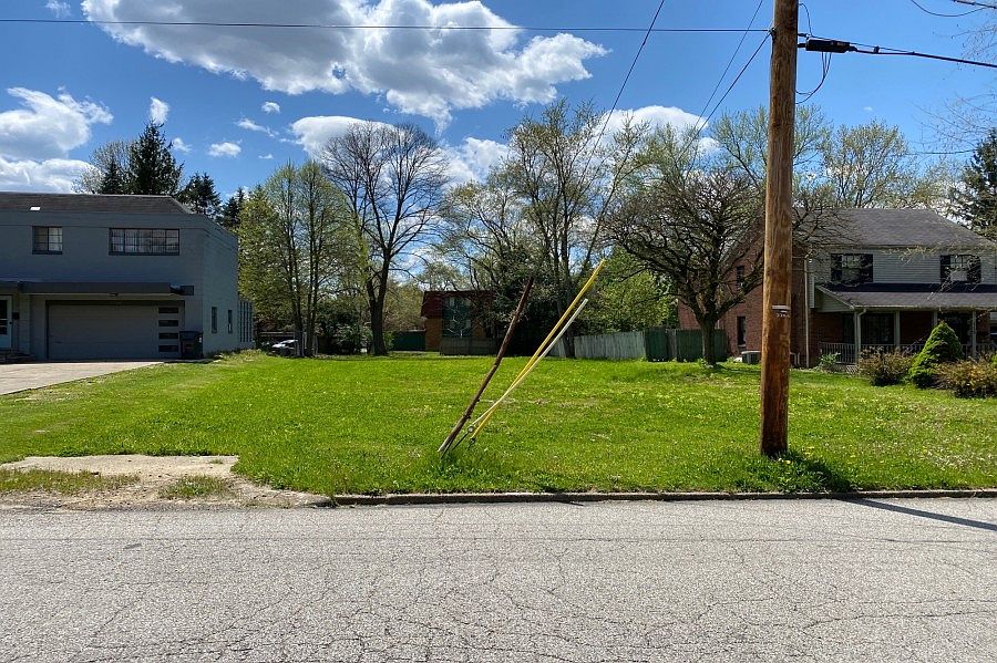 1st image of 111 Forest Park Dr