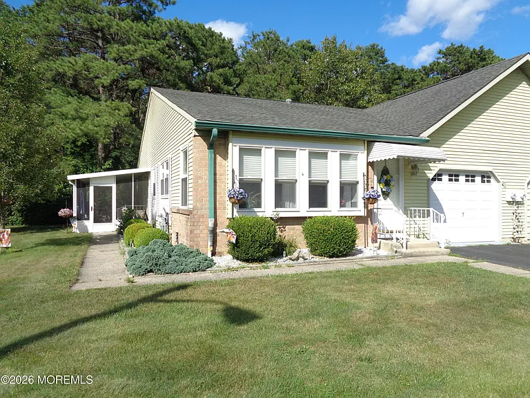 135A Sunset Rd — Photo 2