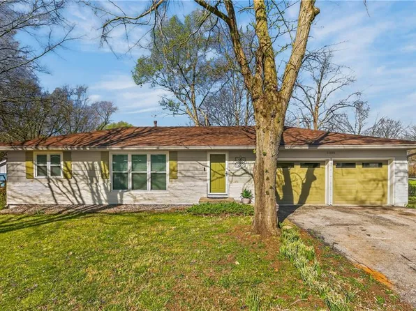 11030 N Charlotte St, Kansas City, MO 64155