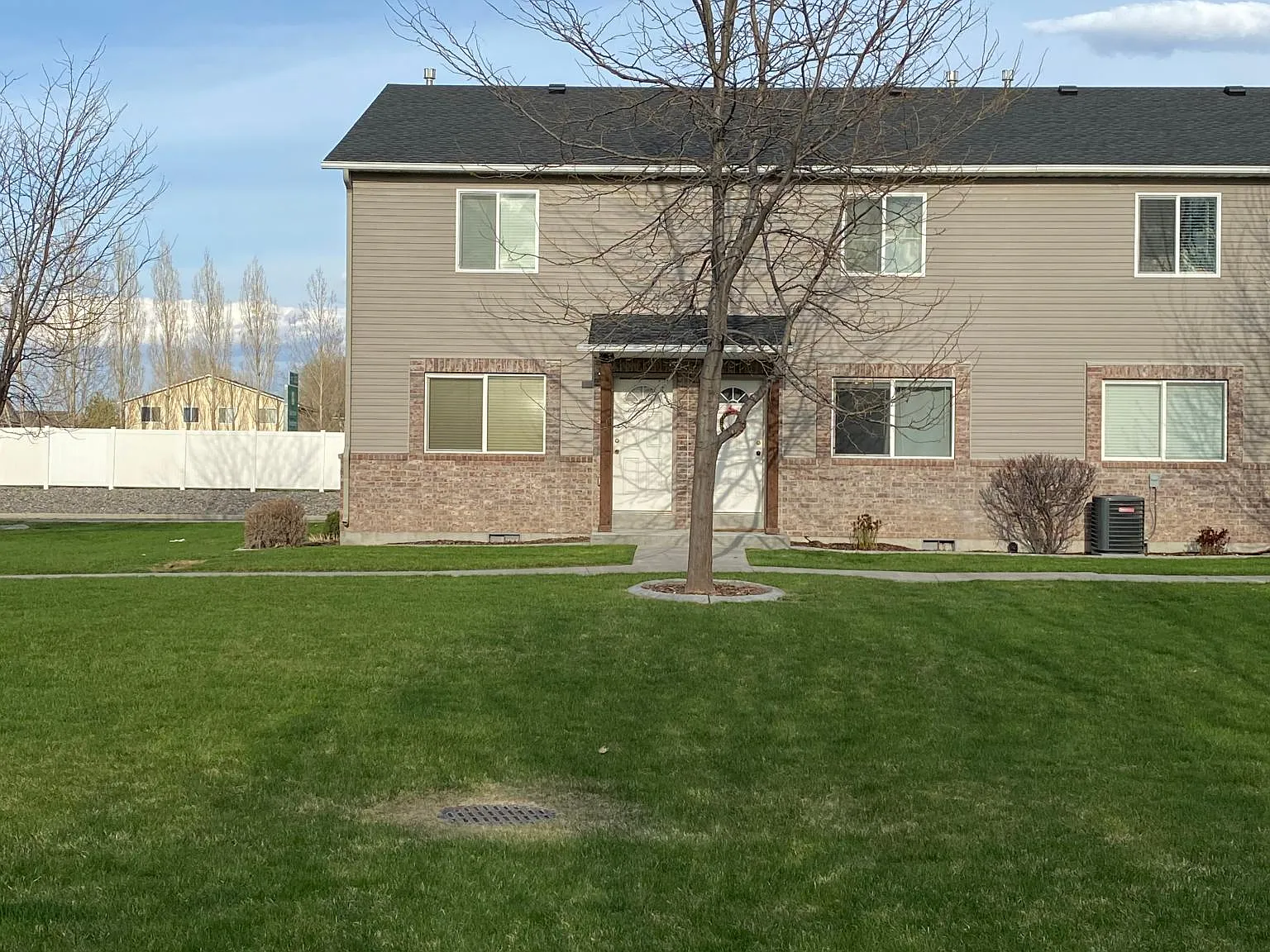 3 bed, 1.5 bath, 1300 sqft, $1,800 — Photo 2