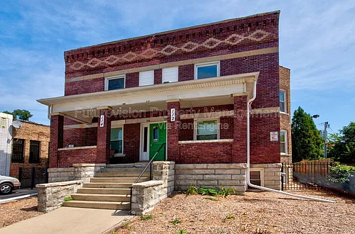 112 N Center St Photo 1