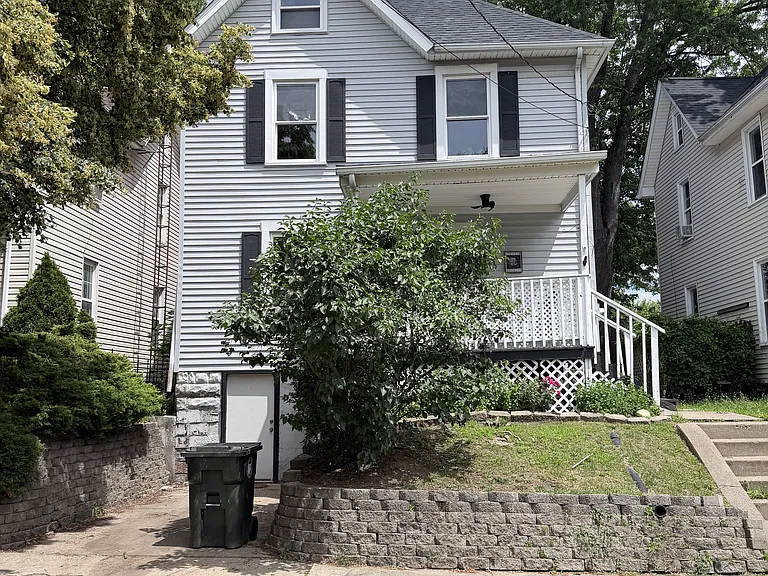 919 Troy Pl NW — Photo 1