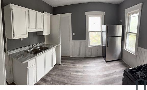 2nd image of 10527 Earle Ave Unit 1
