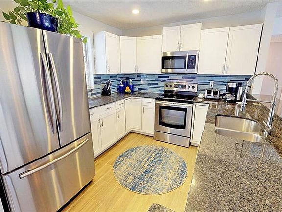 4th image of 4521 SW 1st Pl