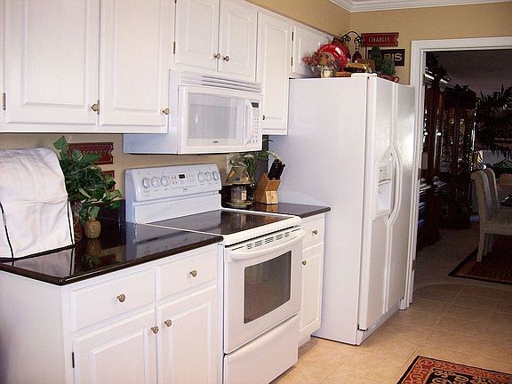 Updated light, bright kitchen with granite countertops