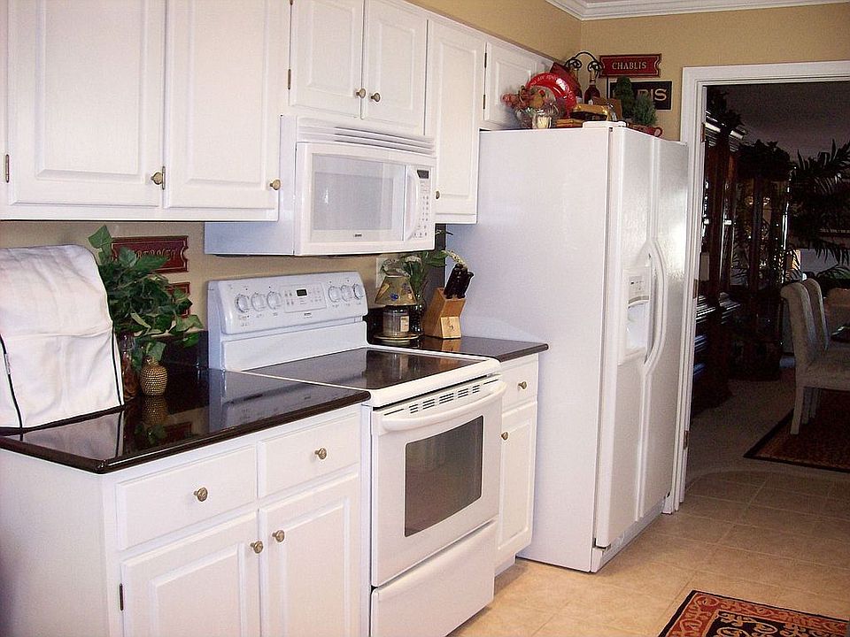 Updated light, bright kitchen with granite countertops