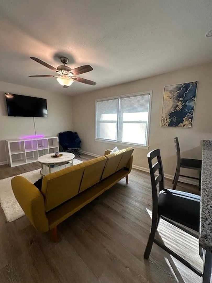 Charming 3 Bedroom 2 Bath Fully Furnished Home in Austell — Photo 2
